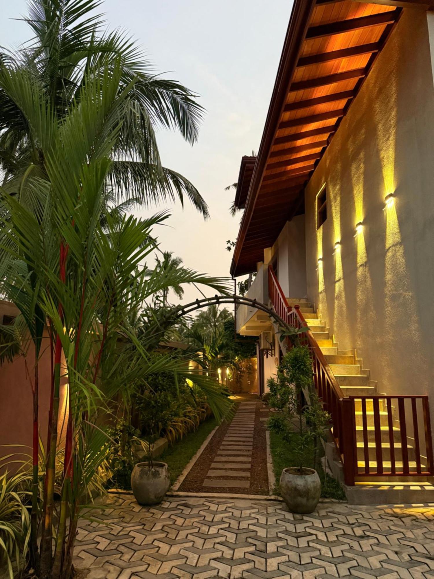 Sri Palms Bed & Breakfast Косгода Екстериор снимка