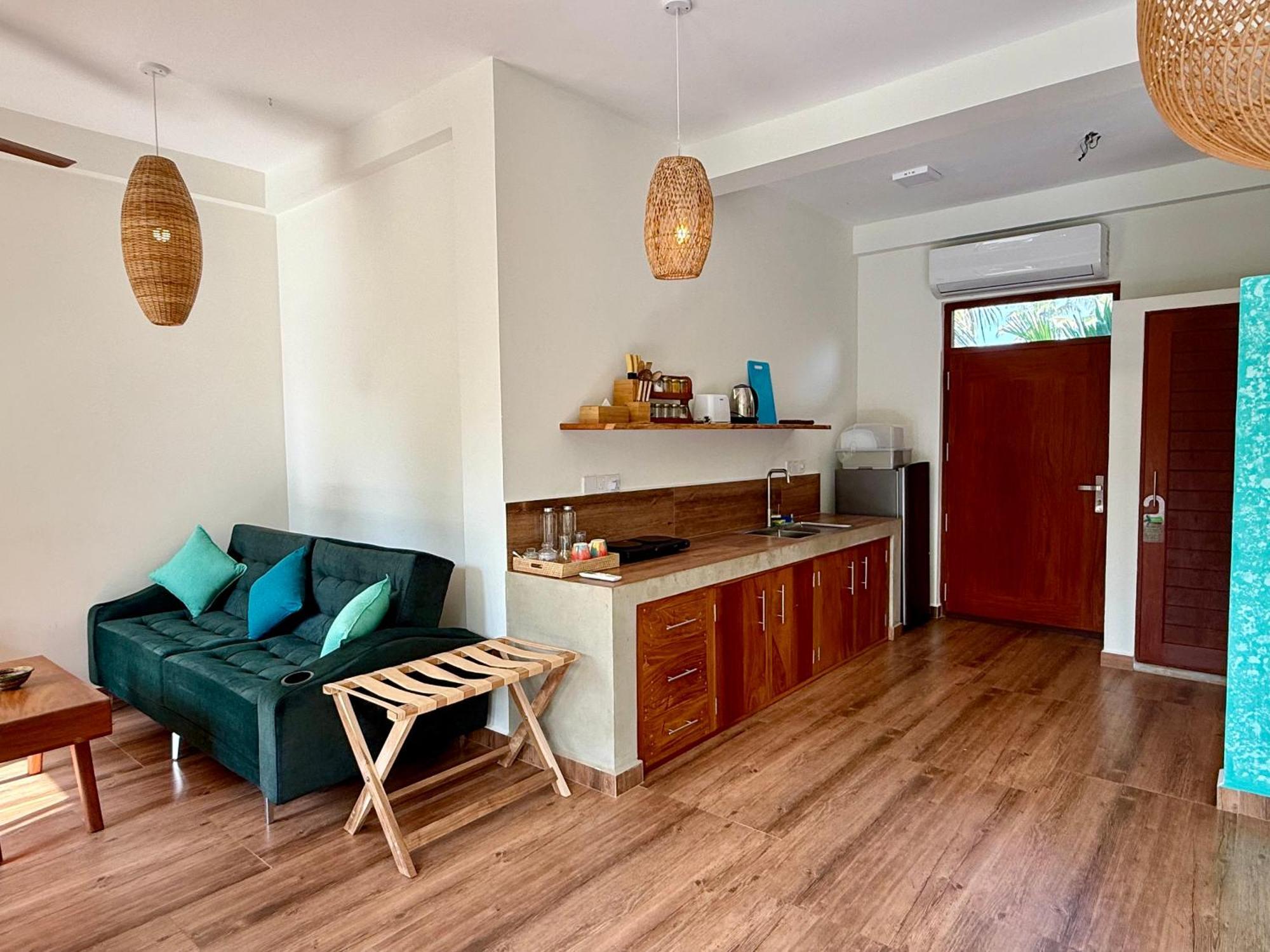 Sri Palms Bed & Breakfast Косгода Екстериор снимка