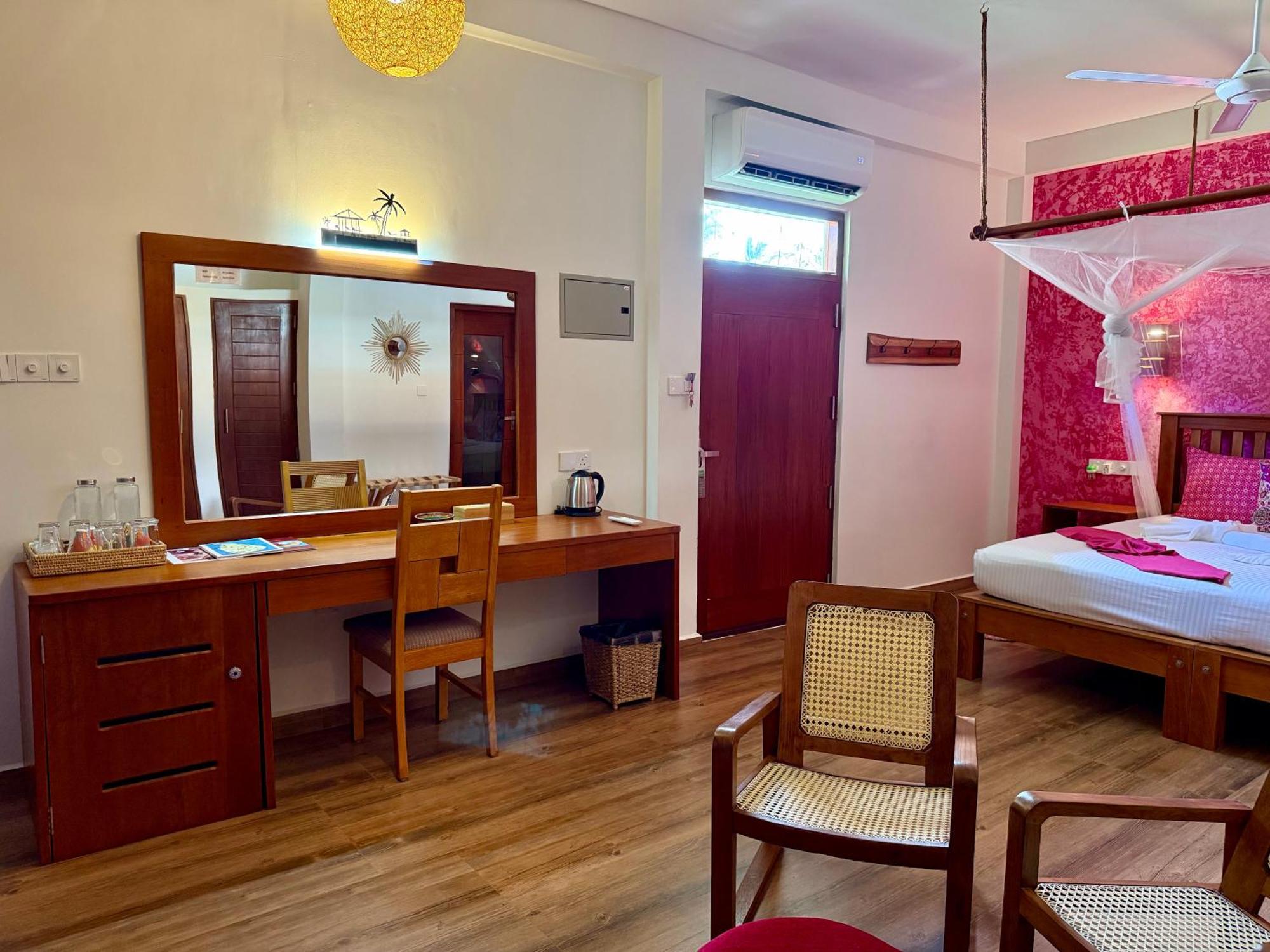 Sri Palms Bed & Breakfast Косгода Екстериор снимка