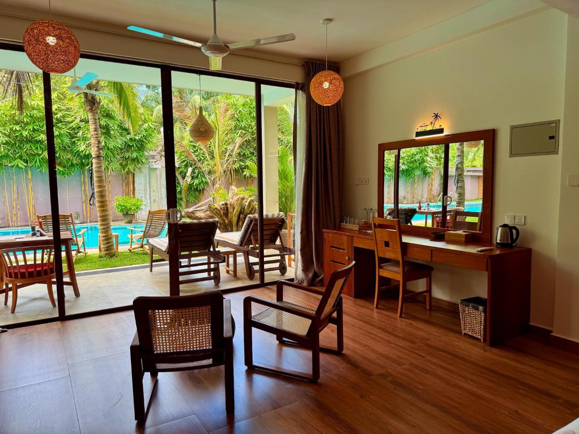 Sri Palms Bed & Breakfast Косгода Екстериор снимка