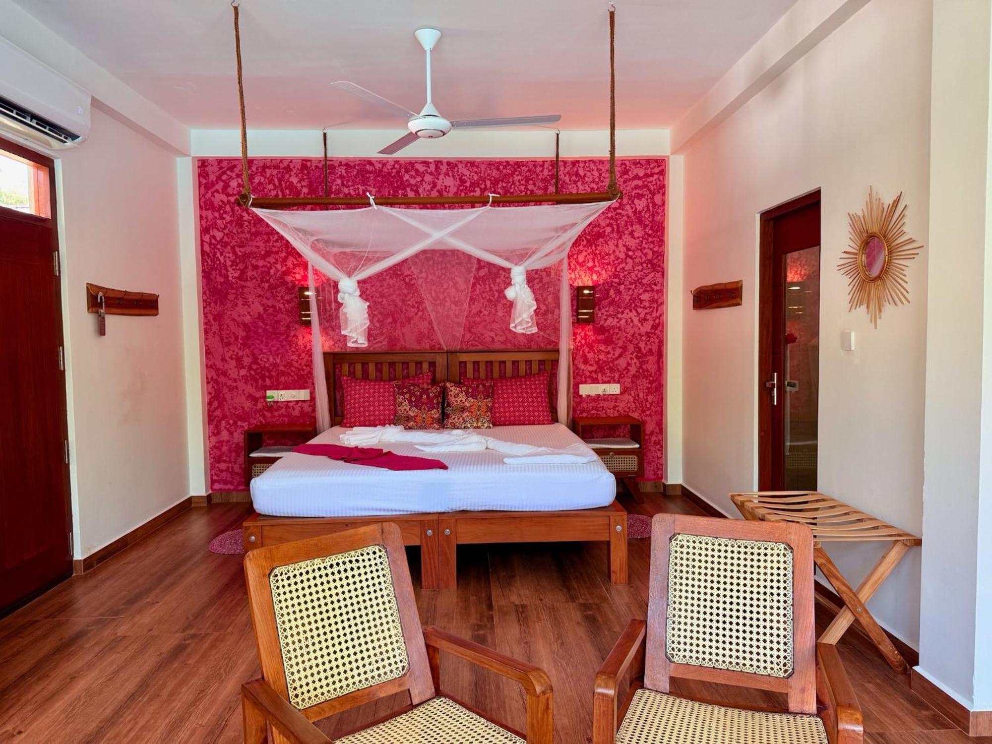 Sri Palms Bed & Breakfast Косгода Екстериор снимка